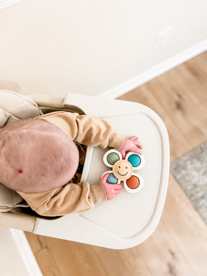 Itzy Pop & Whirl™ - High chair, Bath and Travel Fidget Toy (Smile)