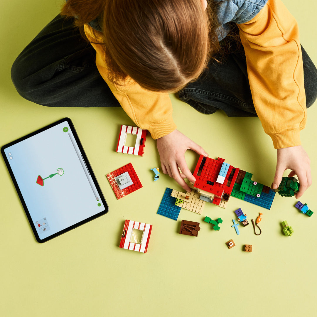 LEGO Minecraft: The TNT Jungle House