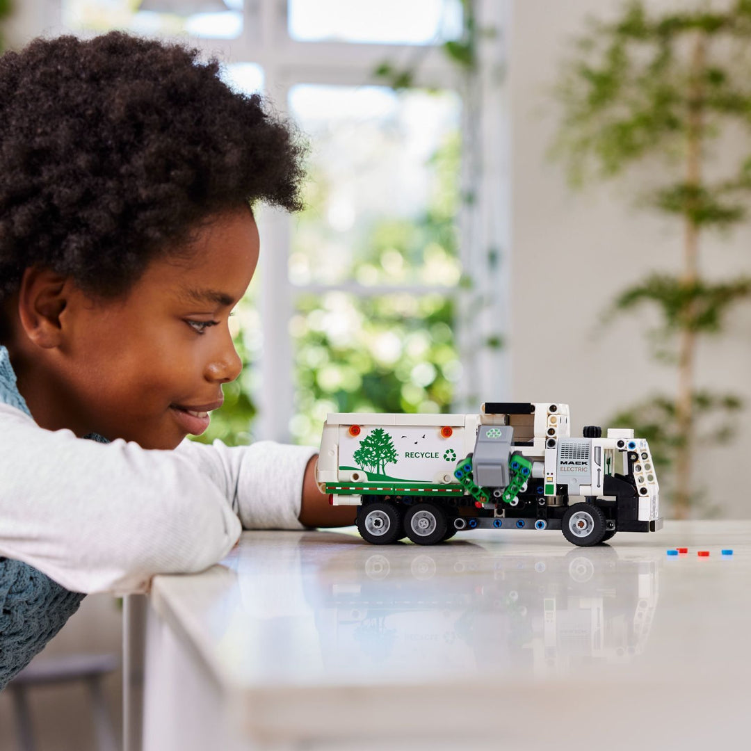 LEGO Technic: Mack® LR Electric Garbage Truck