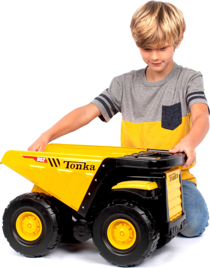 Tonka Toughest Mighty Dump Truck