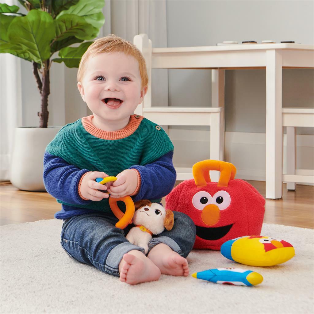 Elmo and Tango Checkup Playset - 8 in